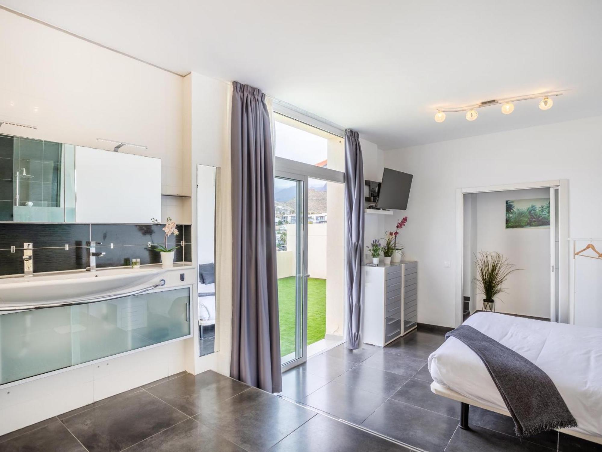 Villa Olbia Charming Dreamview With Jacuzzi 阿德耶 外观 照片